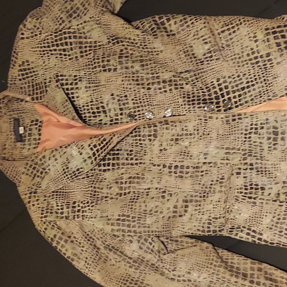 Insane find! Glam iridescent camo gator skin. That burnt orange. Those buttons!